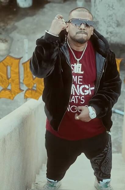 ਮਸ਼ਹੂਰ ਰੈਪਰ ਨੇ ਘੱਟ ਉਮਰ 'ਚ ਕੀਤੀ ਖੁਦਕੁਸ਼ੀ! ਸੰਗੀਤ ਜਗਤ 'ਚ ਮੱਚੀ ਤਰਥੱਲੀ...