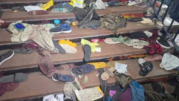 रेलवे ने स्थिति को संभालने के लिए प्रयागराज के लिए दो स्पेशल ट्रेनें चला दी हैं और रात में और भी ट्रेनें चलाने की योजना बनाई जा रही है.तस्वीरों में साफ देखा जा सकता है कैसे भगदड़ मची है.