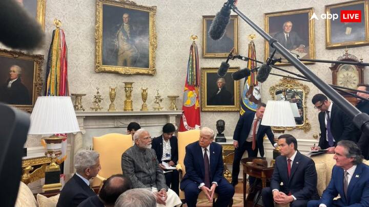 आज हम आपको बताएंगे कि जिस ओवल ऑफिस में ट्रंप और पीएम मोदी की मुलाकात हुई है, उसका इतिहास कितना पुराना है और उस कक्ष का नाम ओवल ऑफिस क्यों पड़ा है.