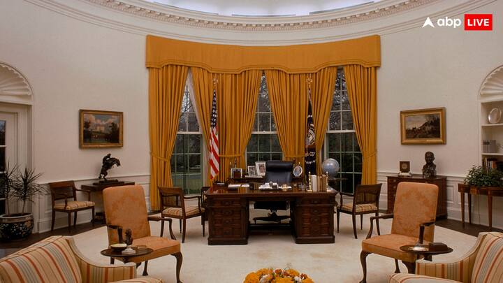 जानकारी के मुताबिक अमेरिकीवासियों और दुनिया को संबोधित करने के लिए भी अमेरिकी राष्ट्रपति ओवल ऑफिस का इस्तेमाल करते हैं. बता दें कि यह ऑफिस व्हाइट हाउस के पश्चिम विंग में है. इस कमरे का इस्तेमाल पूर्व राष्ट्रपति जॉर्ज वाशिंगटन ने भी किया है.
