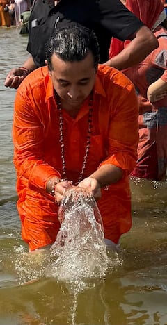 गंगा नदीत डुबकी; धर्मांतर विरोधी कायद्यावर थेट कुंभमेळ्यातून मंत्री नितेश राणेंचं मोठं वक्तव्य