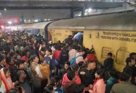 પ્લેટફોર્મ નંબર 14 અને 15 પર નાસભાગ મચી ગઈ હતી, જ્યાં લોકો આમ-તેમ ભાગવા લાગ્યા હતા. ઘટના બાદ રેલવે પ્રશાસન અને સુરક્ષાકર્મીઓ તાત્કાલિક ઘટનાસ્થળે પહોંચી ગયા હતા.