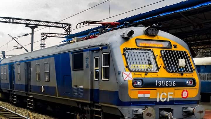 अगर आपने ट्रेन में सफर किया होगा तो आपको दो तरह के जवान स्टेशन के आसपास दिखाई दिए होंगे. एक जीआरपी यानी गवर्नमेंट रेलवे पुलिस के तो दूसरे आरपीएफ यानी रेलवे प्रोटेक्शन फोर्स के जवान. इनकी यूनिफॉर्म में फोर्स का नाम दर्ज होता है.