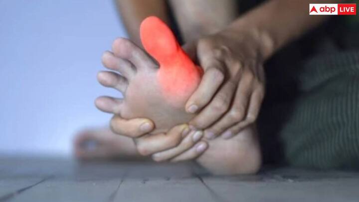 तेजपत्ते में विटामिन सी और ए तथा फोलिक एसिड भरपूर मात्रा में होता है, जो सेहत के लिए फायदेमंद होता है. तेजपत्ते में फ्लेवोनॉयड्स होते हैं. जिनमें कई औषधीय गुण होते हैं जो यूरिक एसिड को बढ़ने से रोकते हैं. ये यूरिन प्रोडक्शन को भी बढ़ाते हैं, जिससे ये खून में यूरिक एसिड के लेवल को कम कर सकते हैं.