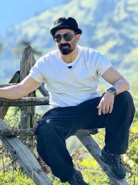 सनी की कुछ फ्लॉप फिल्मों में ब्लैंक, चुप, भैयाजी सुपरहिट, यमला पगला दीवाना फिर से, पोस्टर बॉयज, मोहल्ला अस्सी, घायल वन्स अगेन, आई लव एनवाई, खुदा कसम, सिंह साब द ग्रेट, काफिला, फॉक्स, बिग ब्रदर, नक्शा, राइट ऑर रांग, हीरोज, टेडी बियर, जोस, फिनिश, फूल, जोस, निहाल, रोक सको तो रोक लो, कसम, 23 मार्च 1931: शहीद, जानी दुश्मन: एक अनोखी कहानी, कर्ज़: द बर्डन ऑफ ट्रुथ, जाल: द ट्रैप, खेल - नो ऑर्डिनरी गेम, और लकीर - फॉरबिडन लाइन्स और सोल शामिल हैं.