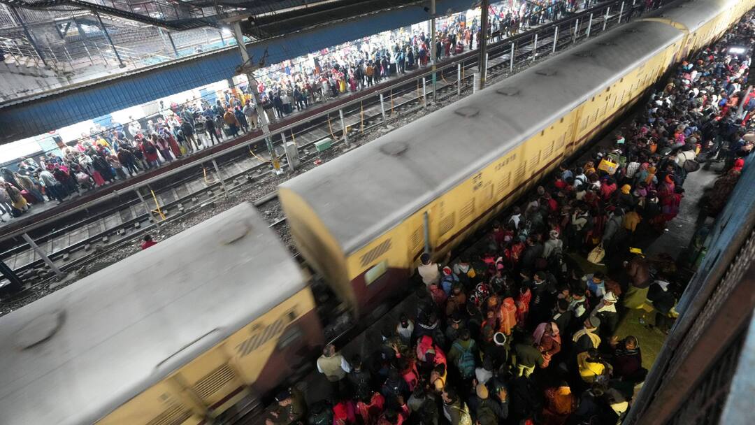 After Delhi stampede stringent protocols are being enforced at key railway stations in Uttar Pradesh Security Beefed Up At Several UP Railway Stations Day After Delhi Crowd Crush