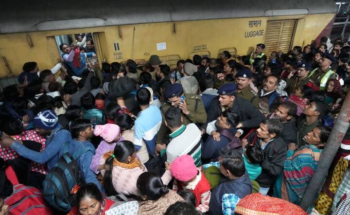 मृतांमध्ये तीन लहान मुलं आणि 10 महिलांसह 18 जणांचा मृत्यू झाला. तर 20 पेक्षा जास्त जण जखमी झाले आहेत.