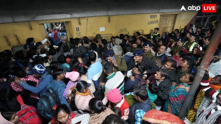 New Delhi Railway Station Stampede eyewitness explain how when as it happened platform change announcement for Mahakumbh train New Delhi Railway Station Stampede: नई दिल्ली रेलवे स्टेशन पर कैसे मच गई इतनी भयानक भगदड़? जानें अब तक क्या-क्या आया सामने