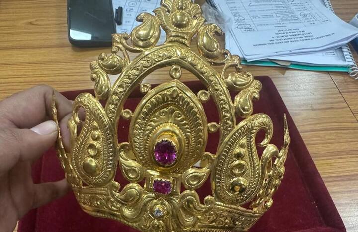 जप्त केलेल्या संपत्तीमध्ये 27 किलो 558  ग्रॅम सोन्याचे दागिने, 1116 किलो चांदी आणि 1526 एकर जमिनीशी संबंधित कागदपत्रे होती.