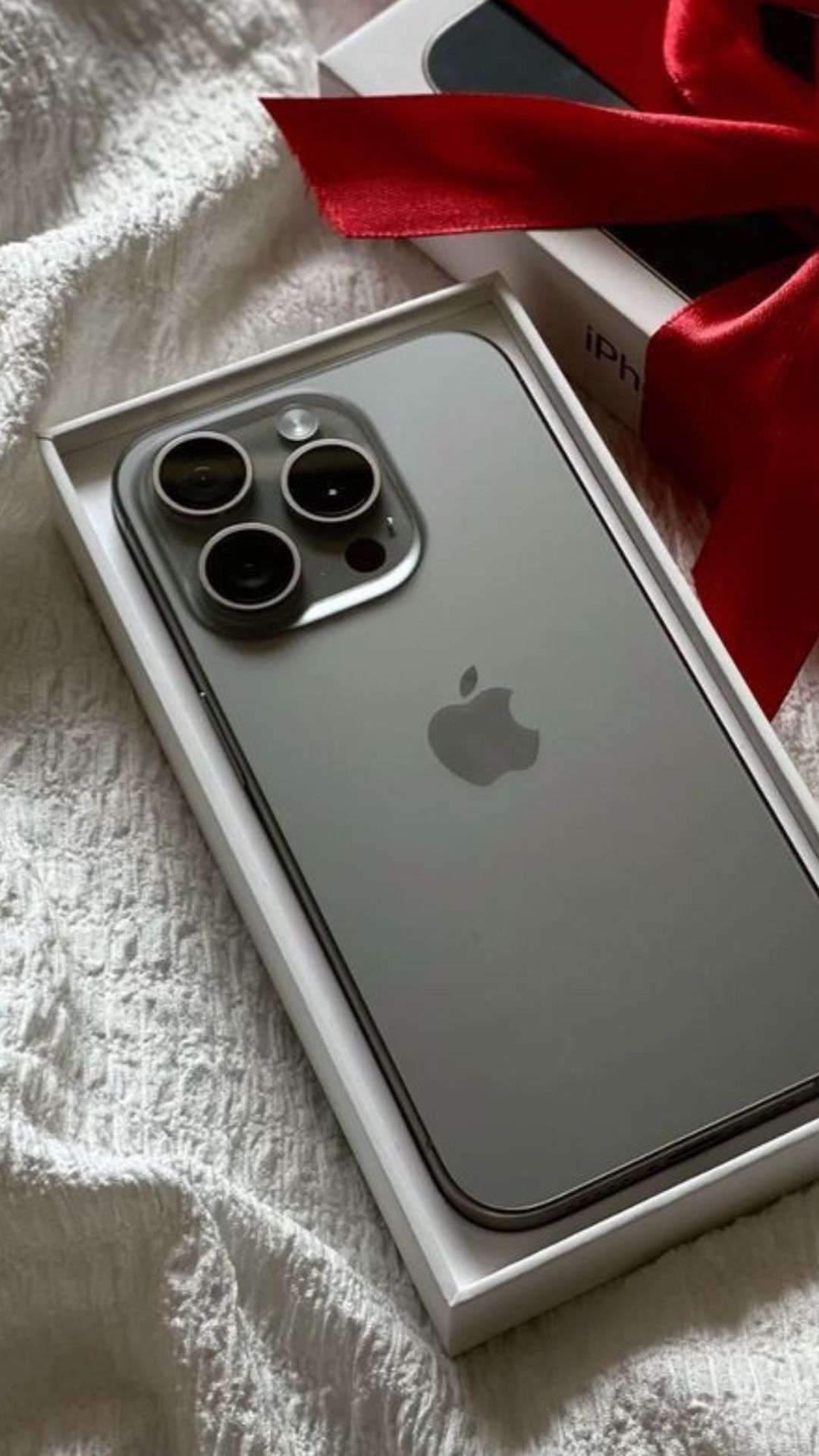 iPhone 16 Pro Max को भारत में लॉन्च हुए कई महीने बीत गए है. यह फोन सितंबर 2024 में लॉन्च हुआ था.