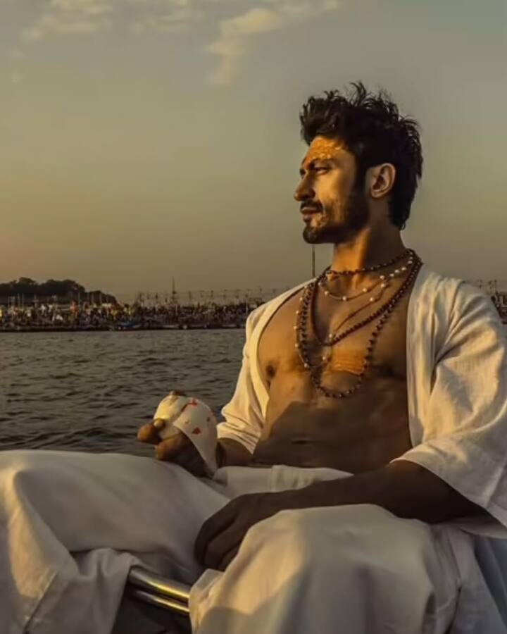 विद्युत का ये अवतार अब उनके फैंस को खूब पसंद आ रहा है. हर कोई एक्टर की तस्वीरों पर कमेंट कर उनकी जमकर तारीफ कर रहे हैं.