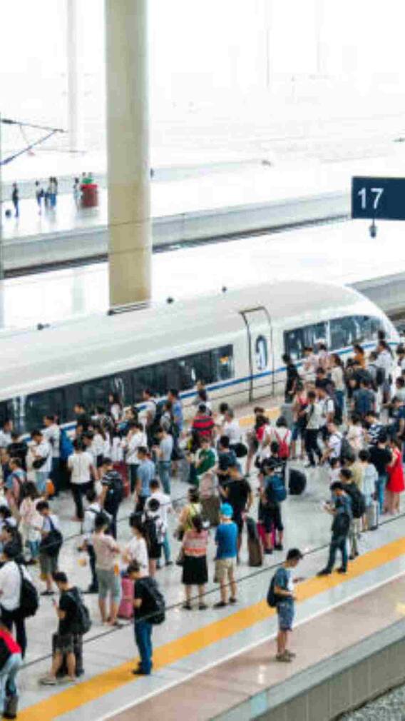 भारत के किन-किन रेलवे स्टेशनों पर मच चुकी भगदड़?