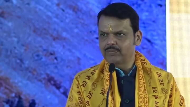 प्रयागराजमधील संगमाचं पाणी इथं आपल्या अंगावर पडतं आणि दुधात साखर असा योग म्हणजे संतांच्या पादुकांचे दर्शनही आपल्याला मिळते. महाराष्ट्रातील सर्व संतांच्या पादुकाही इथं आपल्या दर्शनासाठी आणण्यात आल्या आहेत.