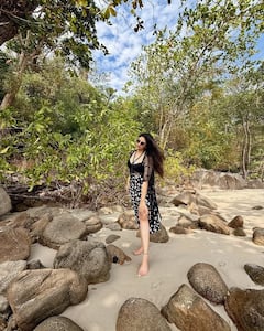 Sreemukhi: బీచ్‌లో బుల్లితెర అందాల భామ శ్రీముఖి - చూస్తే కుర్రకారు మతి పోవాల్సిందే..