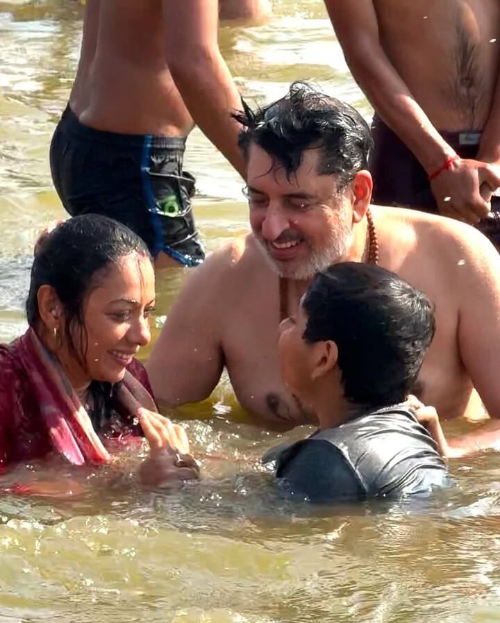 Rupali shared these photos and wrote in the caption that, 'supernatural, unforgettable, amazing, Sanatan, Ganga Maiya, Mahakumbh ..'