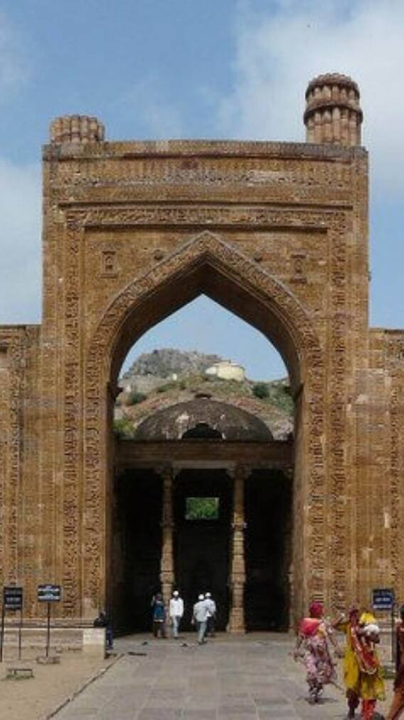 राजस्थान की सैकड़ों साल पुरानी मस्जिद का नाम क्यों पड़ा 'अढ़ाई दिन का झोपड़ा'?