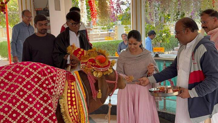 यावेळी त्यांनी भक्ती, जीवन आणि माया या विषयावर आपले विचार मांडले.