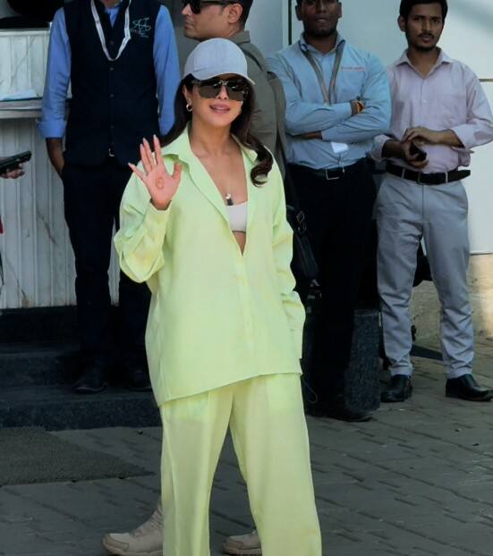 बता दें कि हाल ही में प्रियंका के भाई सिद्धार्थ शादी के बंधन में बंधे हैं. उनकी शादी मुंबई में ही धूमधाम से हुई थी.