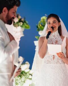 વ્હાઈટ ગાઉનમાં એક્ટ્રેસ કીર્તિ સુરેશે શેર કરી ક્રિશ્ચિયન વેડિંગની તસવીરો,લાગી ખૂબ જ સુંદર