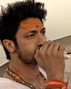 भगवा कपड़े, माथे पर तिलक और हाथ में शंख, महाकुंभ पहुंचकर भक्ति के रंग में रंगे विद्युत जामवाल, फैंस को दिखाई झलक