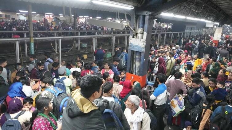 18 people killed, over 25 seriously injured in stampede at New Delhi railway station, inquiry ordered નવી દિલ્લી રેલવે સ્ટેશન પર નાસભાગ મચી જતાં 18 લોકોના મૃત્યુ, 25થી વધુ  લોકોને ગંભીર ઇજા, તપાસના અપાયા આદેશ