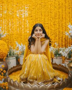 हल्दी के रंग में रंगीं मावरा होकेन, फूलों में सराबोर होकर खूब इतराईं 'सनम तेरी कसम' एक्ट्रेस, देखें तस्वीरें