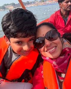 Maha Kumbh 2025: पति और बेटे संग रुपाली गांगुल ने लगाई संगम में डुबकी, तस्वीरें शेयर कर बोलीं - ‘आलौकिक और अदभुत’