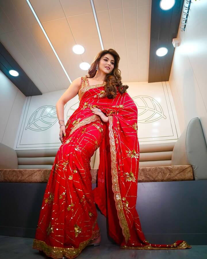 On the work front, the actress received acclaim for her latest movie 'Daaku Maharaaj' with Nandamuri Balakrishna. (All Images: Instagram/@urvashirautela)
