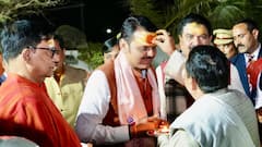 प्रयागराजमध्ये 50 कोटी भारतीयांचं गंगास्नान, न जाऊ शकलेल्यांच्या घरी पवित्र जल; फडणवीसांकडून कौतुक