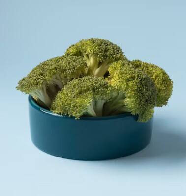 ਬਰਫ਼ ਦੇ ਪਾਣੀ ਵਿੱਚੋਂ ਬ੍ਰੋਕਲੀ ਕੱਢੋ, ਸੁਕਾ ਲਓ, ਅਤੇ ਇਸ ਨੂੰ ਡ੍ਰੈਸਿੰਗ ਵਿੱਚ ਪਾਓ। ਉੱਪਰ ਭੁੰਨੇ ਹੋਏ ਤਿੱਲ ਛਿੜਕੋ ਅਤੇ ਤਾਜ਼ਾ-ਤਾਜ਼ਾ ਪਰੋਸੋ। ਇਹ ਮਿੱਠਾ, ਮਸਾਲੇਦਾਰ ਅਤੇ ਤਿੱਖਾ ਬ੍ਰੋਕਲੀ ਸਲਾਦ ਤੁਹਾਡੇ ਭਾਰ ਘਟਾਉਣ ਵਾਲੇ ਭੋਜਨ ਲਈ ਇੱਕ ਸੰਪੂਰਨ ਮੀਲ ਦੀ ਤਰ੍ਹਾਂ ਹੈ।