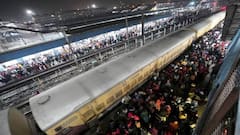 New Delhi Railway Station Stampede: दिल्ली रेल्वे स्टेशनवरच्या चेंगराचेंगरीत भयंकर प्रकार, चोरांनी गर्दीत चाकू-ब्लेड फिरवले अन् अनर्थाला झाला प्रारंभ