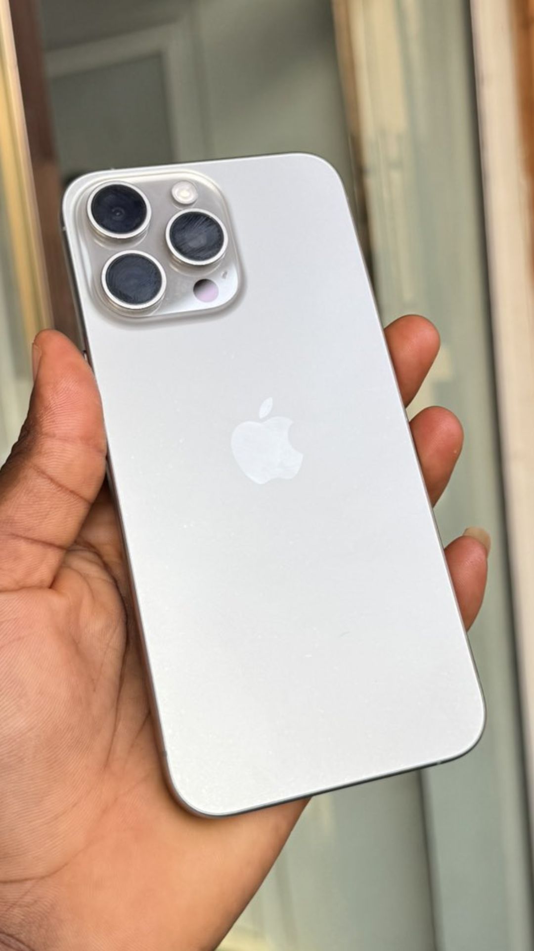 iPhone 16 Pro Max (256GB) 1,44,900  रुपये में लॉन्च हुआ था.