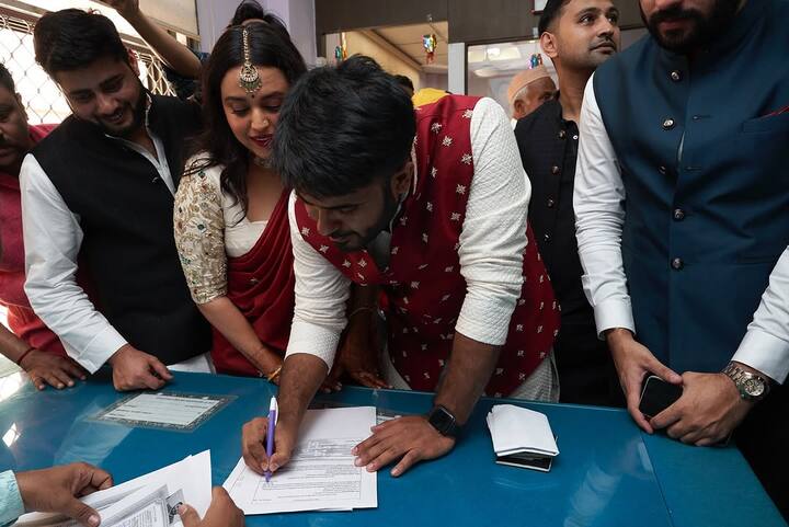 एक्ट्रेस ने इन तस्वीरों को शेयर करते हुए कैप्शन में लिखा, ‘हमारे