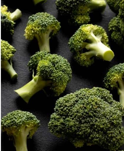 ਇਸ ਤੋਂ ਇਲਾਵਾ, ਬ੍ਰੋਕਲੀ ਵਿੱਚ ਗਲੂਕੋਰਾਫੈਨਿਨ ਮੈਟਾਬੋਲਿਜ਼ਮ ਨੂੰ ਵਧਾਉਣ ਵਿੱਚ ਮਦਦ ਕਰਦਾ ਹੈ, ਜਿਸ ਨਾਲ ਇਹ ਭਾਰ ਘਟਾਉਣ ਲਈ ਪ੍ਰਭਾਵਸ਼ਾਲੀ ਹੁੰਦਾ ਹੈ।