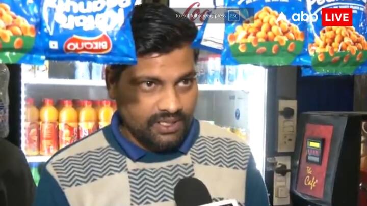 नई दिल्ली रेलवे स्टेशन पर दुकान लगाने वाले एक विक्रेता ने कहा कि भूकंप के कारण सब कुछ हिलने लगा था. झटके इतने तेज थे कि ग्राहक और आस-पास के लोग चिल्लाने लगे थे.