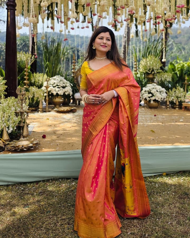 तिचे इंस्टाग्रामवर 260K followers आहेत.