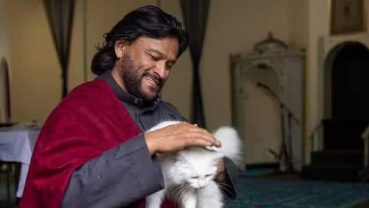 World's 'First Openly Gay Imam', Muhsin Hendricks Shot Dead In South Africa தென்னாப்பிரிக்காவில் சுட்டுக் கொல்லப்பட்ட உலகின் முதல் வெளிப்படையான ஓரினச்சேர்க்கை இமாம்!