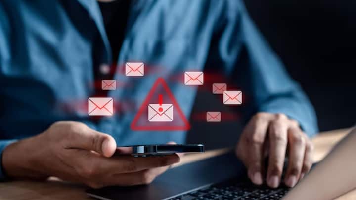 इसके अलावा, अपने फोन और लैपटॉप में अप-टू-डेट एंटीवायरस और सिक्योरिटी सॉफ्टवेयर इंस्टॉल कर लें.