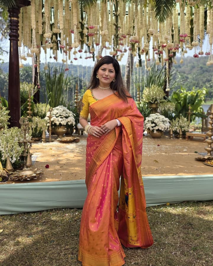 यावेळी सावनी छान मराठमोळ्या लूकमध्ये दिसली.