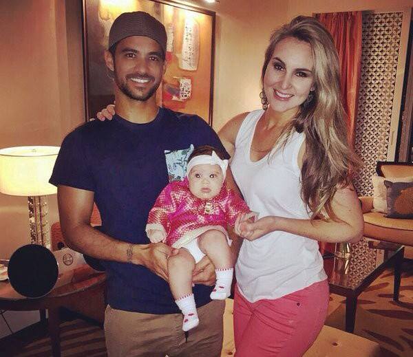 ਡੁਮਿਨੀ ਨੇ ਤਲਾਕ ਦੀ ਖ਼ਬਰ ਇੰਸਟਾਗ੍ਰਾਮ 'ਤੇ ਸਾਂਝੀ ਕੀਤੀ ਹੈ। ਉਨ੍ਹਾਂ ਨੇ ਸਾਰਿਆਂ ਨੂੰ ਨਿੱਜਤਾ ਬਣਾਈ ਰੱਖਣ ਦੀ ਅਪੀਲ ਕੀਤੀ ਹੈ। ਉਨ੍ਹਾਂ ਨੇ ਸਾਰਿਆਂ ਦਾ ਧੰਨਵਾਦ ਵੀ ਕੀਤਾ ਹੈ।