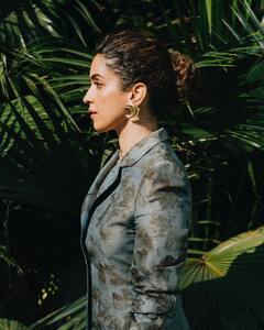 सान्या मल्होत्राच्या बोल्डनेसने इंटरनेटवर खळबळ, अभिनेत्रीची जबरदस्त स्टाइल पाहून चाहते झाले घायाळ!