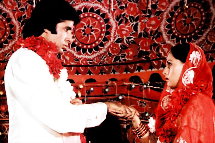 अमिताभ बच्चन सदी के महानायक हैं, और कोई भी उनके स्टारडम के स्तर की बराबरी नहीं कर सका है. सुपरस्टार ने जया भादुड़ी से तब शादी की जब जया भादुड़ी अपने करियर के पीक पर थीं. हालांकि, बिग बी रेखा के साथ अपने कथित अफेयर के लिए भी मशहूर थे, लेकिन उन्होंने कभी रेखा के साथ डेटिंग की बात कबूल नहीं की.