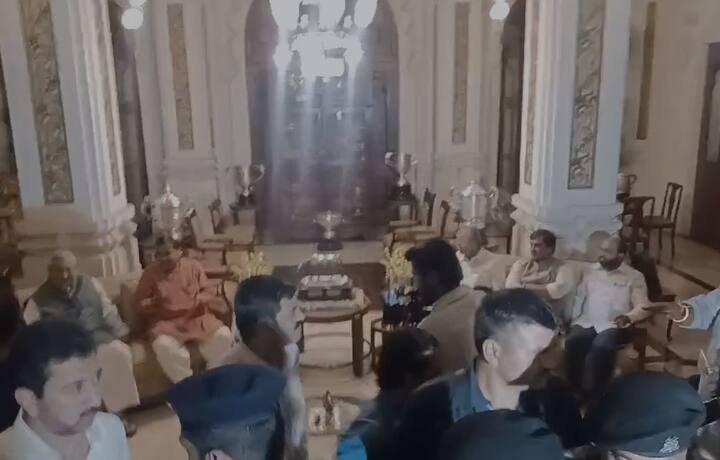 केंद्रीय मंत्री नितीन गडकरी यांनी खासदार शाहू महाराज छत्रपती यांची सदिच्छा भेट घेतली आहे.