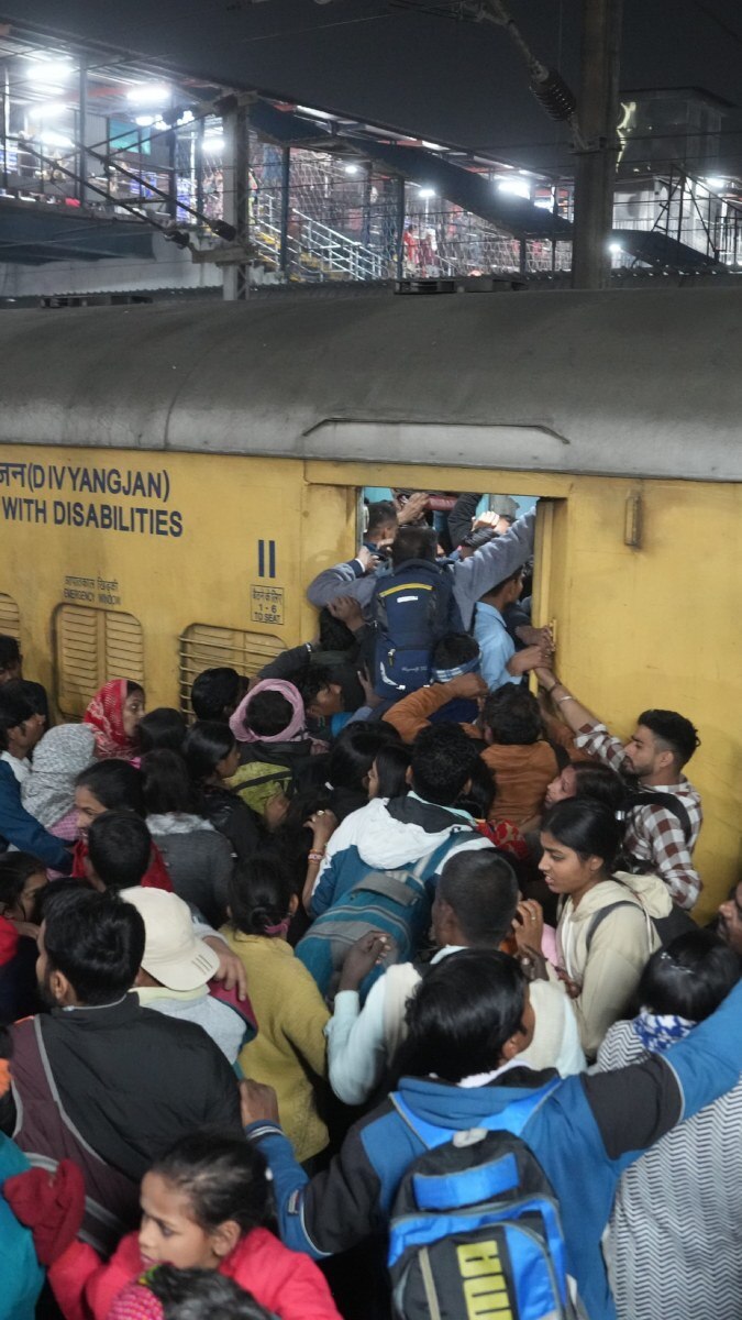 जिसके बाद भगदड़ में 18 लोगों की मौत हो गई थी