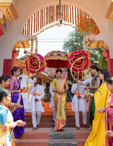 अंकिता-कुणाल यांचा शाही विवाहसोहळा कोकणातील प्रसिद्ध मंदिरात पार पडला. दोघांनी सिंधुदुर्ग जिल्ह्यातील वालावलमध्ये असणाऱ्या 'लक्ष्मीनारायण मंदिरा'त लग्नगाठ बांधली.