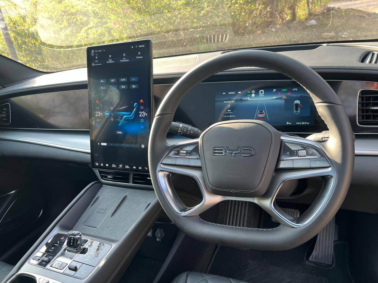 सिंगल चार्ज में दौड़ेगी 567 km, 11 एयरबैग के साथ आ रही BYD की ये नई इलेक्ट्रिक कार