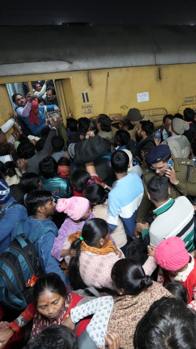 बिना प्लेटफॉर्म टिकट के स्टेशन पर कहां तक जा सकते हैं आप?