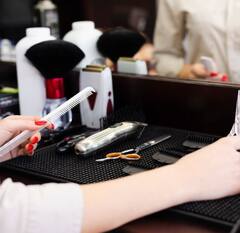 ਵਾਲ-ਦਾੜੀ ਨੂੰ ਸਟਾਈਲਿਸ਼ ਲੁੱਕ ਦੇਣ ਦੇ ਚੱਕਰ 'ਚ ਕਿਤੇ ਤੁਸੀਂ ਵੀ ਤਾਂ ਨਹੀਂ ਲਿਆ ਰਹੇ ਘਰ 'ਚ ਬਿਮਾਰੀਆਂ?