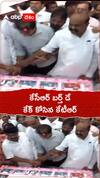 కేసీఆర్ బర్త్ డే..కేక్ కోసిన కేటీఆర్