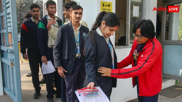 CBSE Refutes Allegations Of Paper Leak About Board Exam 2025 CBSE: 10, 12ஆம் வகுப்பு பொதுத்தேர்வு வினாத்தாள்கள் கசிவா? சிபிஎஸ்இ பரபரப்பு விளக்கம்!